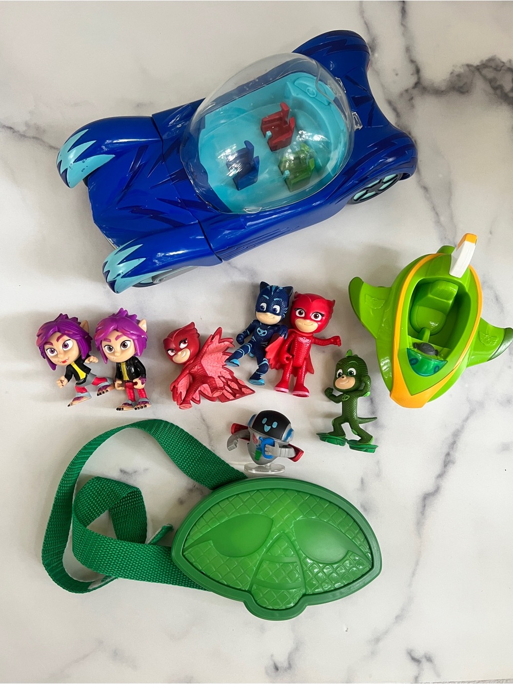 PJ Masks Deluxe Cat Car, Gekko Mobile, Gekko Amulet with Assorted Figures